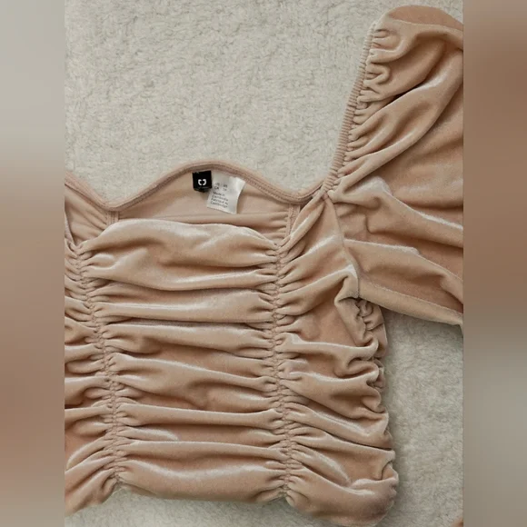 *DYNAMITE* Ruffled crop top. Long sleeve. - Picture 3 of 4